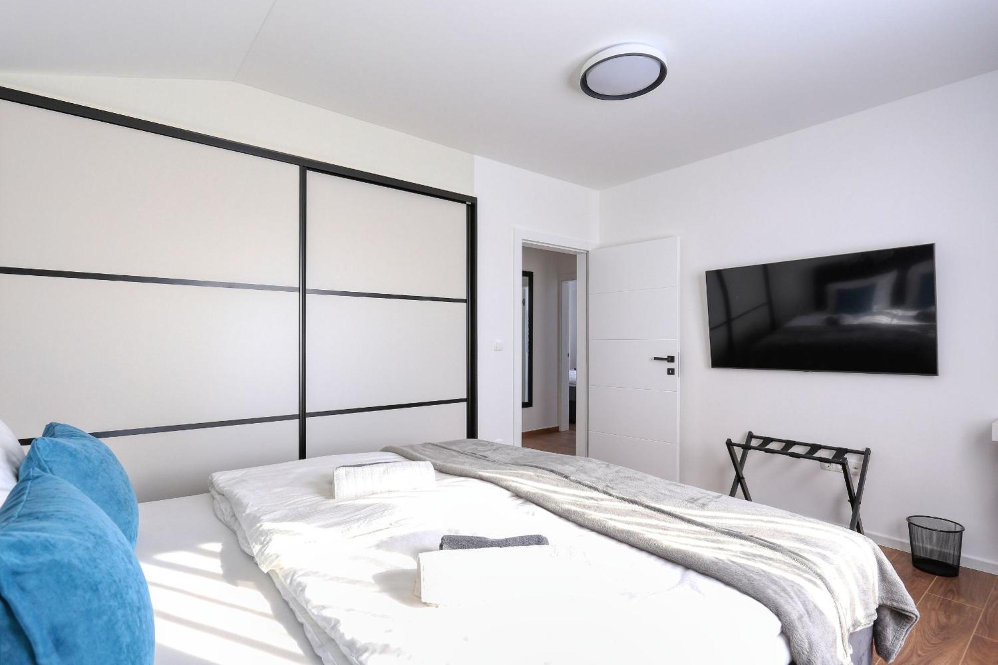 Privdate Villa *